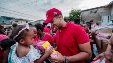 Navidad con niños felices: Generosidad del Gobernador y la Gestora Social