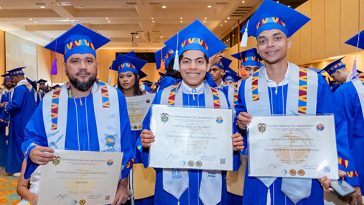 “No hay excusas,  todos podemos”:  Estudiante con  limitaciones graduado