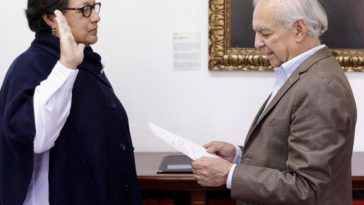 Saliente Minhacienda, Ricardo Bonilla, posesionó a la nueva presidenta de la SAE