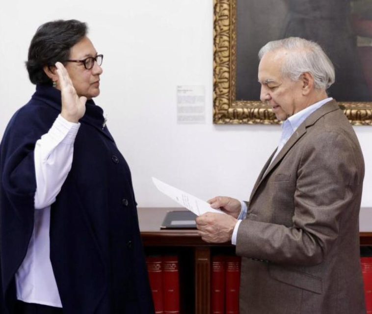 Saliente Minhacienda, Ricardo Bonilla, posesionó a la nueva presidenta de la SAE