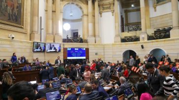 Se hundió la reforma política del Gobierno Petro en el Senado Aunque las sesiones ordinarias concluyeron, el Congreso continuará trabajando esta semana en sesiones extraordinarias para debatir otros proyectos como es la reforma a la salud.