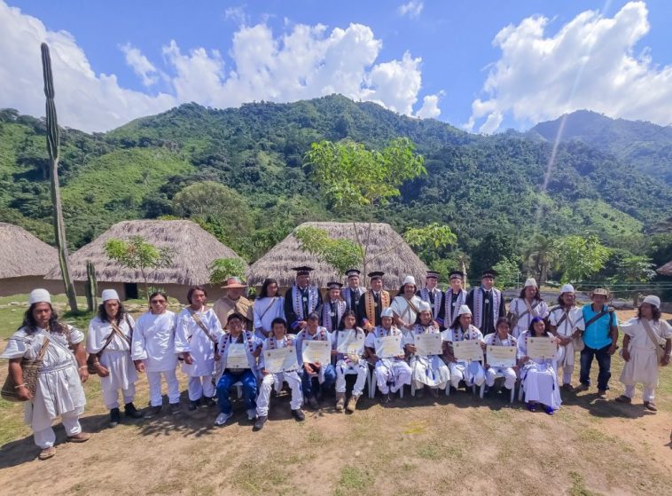 Un logro intercultural en la Sierra Nevada: Unimagdalena entregó título a nueve licenciados en Etnoeducación