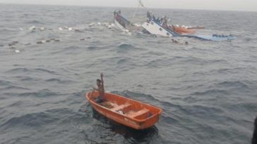 Videos | ¡'Agárrense, muchachos!': angustioso rescate de 35 náufragos que habían zarpado desde Buenaventura rumbo a Nariño