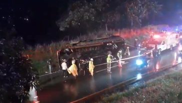 Imagen del accidente de chiva rumbera en el que murieron 2 personas