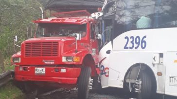 11 lesionados dejó choque de bus y camión en la vía Manizales – Bogotá