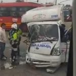 Accidente entre un bus de TransMilenio y una ambulancia en el portal 80 deja varias personas heridas