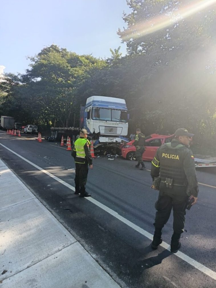 Accidente múltiple en la vía Garzón-Altamira dejó cinco heridos