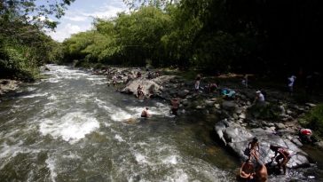 Atención: buscan a una joven de 19 años que fue arrastrada por una creciente en el río Pance