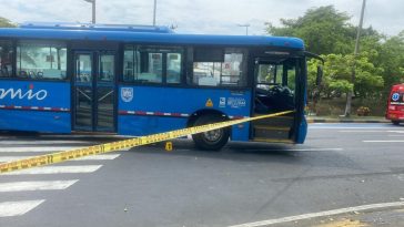 Atención: cuatro personas quedaron gravemente heridas, tras haber sido atropelladas; un bus del MIO involucrado