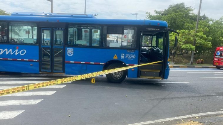 Atención: cuatro personas quedaron gravemente heridas, tras haber sido atropelladas; un bus del MIO involucrado