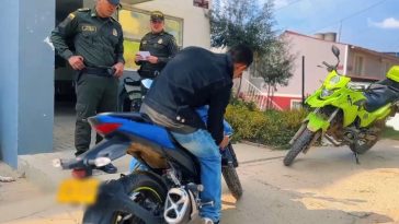 Autoridades recuperan una motocicleta que fue robada en Cazucá La víctima de hurto usaba su motocicleta como herramienta de trabajo, por lo que esta era vital para su sustento económico.