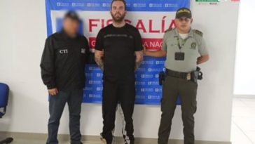 En la imagen se ve a un hombre, identificado como Andy Asselin, ciudadano canadiense, quien fue judicializado por presunto secuestro de menor en Santa Marta. La Fiscalía le imputó el delito de secuestro simple agravado.