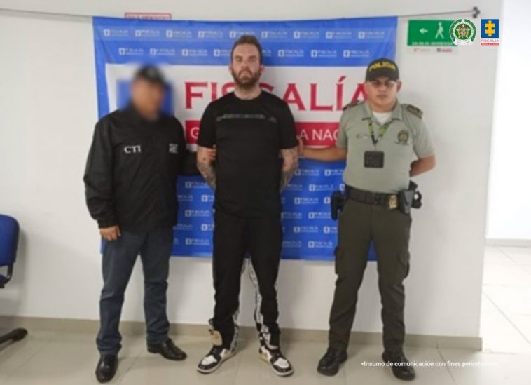 En la imagen se ve a un hombre, identificado como Andy Asselin, ciudadano canadiense, quien fue judicializado por presunto secuestro de menor en Santa Marta. La Fiscalía le imputó el delito de secuestro simple agravado.