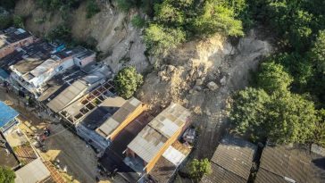 Cartagena: tras deslizamiento, viviendas ubicadas en cerro de Loma Fresca deberán ser evacuadas