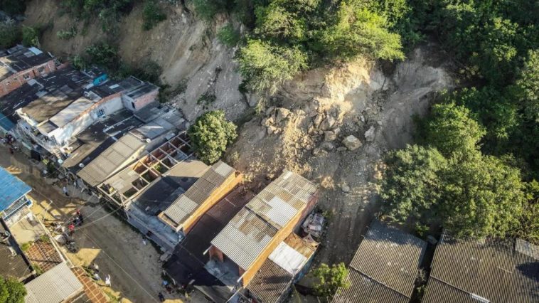 Cartagena: tras deslizamiento, viviendas ubicadas en cerro de Loma Fresca deberán ser evacuadas