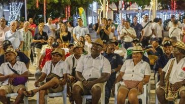 Los encargados de generar la actividad comercial de la plaza Padilla de Riohacha se vieron beneficiados por el departamento con la entrega de herramientas de trabajo.