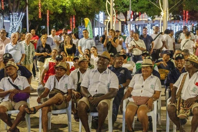 Los encargados de generar la actividad comercial de la plaza Padilla de Riohacha se vieron beneficiados por el departamento con la entrega de herramientas de trabajo.