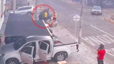 Dos delincuentes fueron sorprendidos robando cableado en una alcantarilla de Barrios Unidos Los delincuentes, de entre 19 y 23 años, se hacían pasar por recicladores para no levantar sospechas.