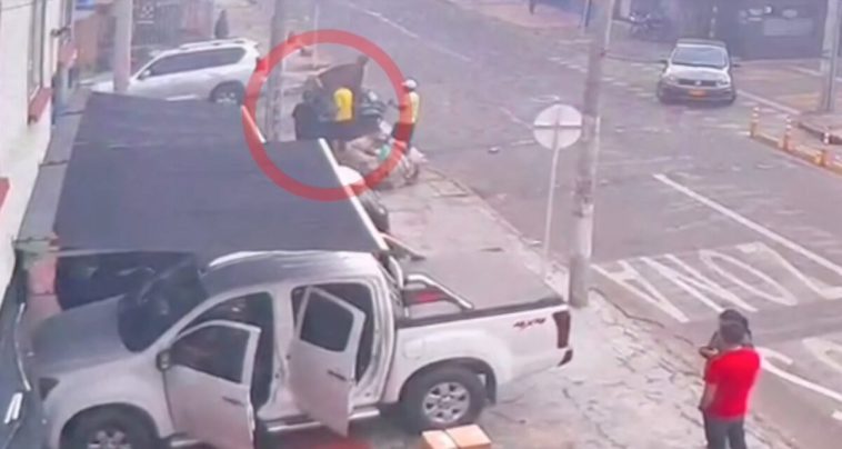 Dos delincuentes fueron sorprendidos robando cableado en una alcantarilla de Barrios Unidos Los delincuentes, de entre 19 y 23 años, se hacían pasar por recicladores para no levantar sospechas.