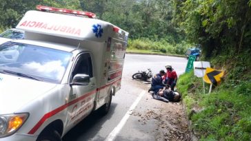 Dos lesionados dejó accidente de moto en la vía Manizales – Fresno