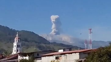 EN VIDEO: Se registró una gran columna de humo en el Nevado del Ruiz; ¿qué sucedió? El Servicio Geológico Colombiano (SGC) explicó por qué se vio una gran columna de humo sobre el volcán del Nevado del Ruiz.