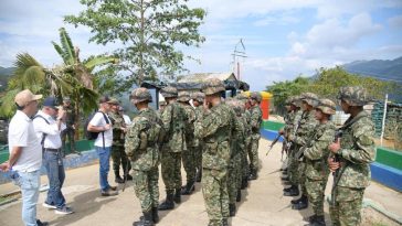 Ejército reforzará la seguridad en zona rural de Briceño (Antioquia) para garantizar el retorno de las familias desplazadas