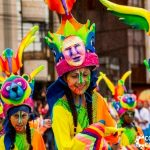 El Carnaval de Negros y Blancos arranca hoy con colorido desfile en el que los niños son protagonistas