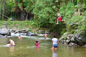 El paseo de río en el puente de reyes