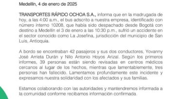 Grave accidente de bus en la vía Medellín-Bogotá deja tres muertos y más de 30 heridos