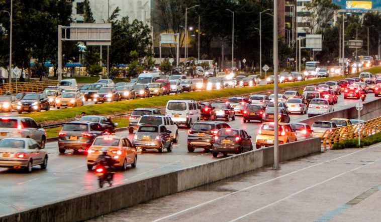 Los cierres viales y planes de retorno para este puente de Reyes en Bogotá Durante el puente de Reyes 2025, que tendrá lugar del 4 al 6 de enero en Bogotá, se implementarán varias medidas para garantizar una movilidad ordenada en la ciudad.