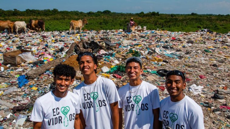 Los jóvenes que levantan exitosa empresa en un basurero de Soledad (Atlántico) a donde nadie se atreve a entrar