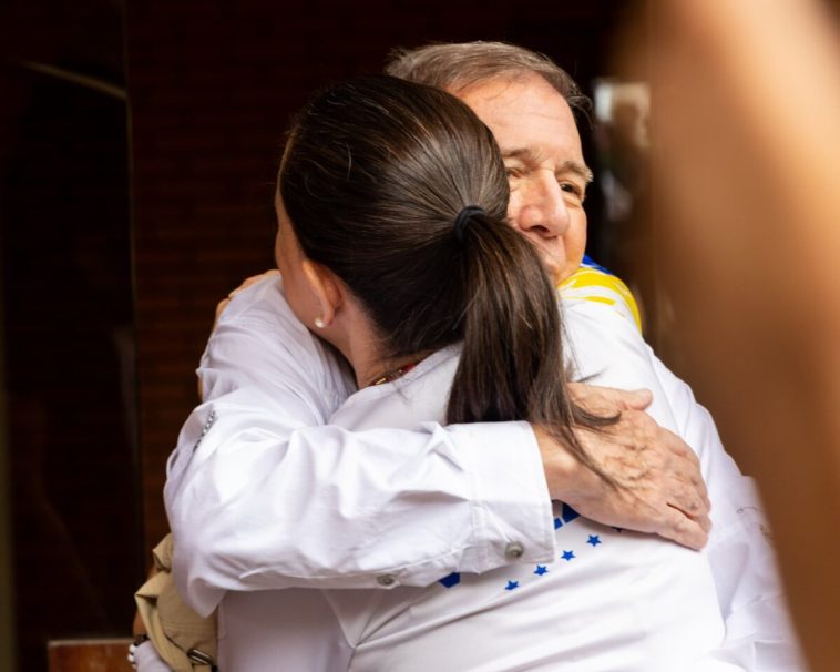 María Corina Machado denuncia un despliegue policial en el domicilio de su madre La líder opositora venezolana; María Corina, ha resaltado además que su madre, de 84 años, está "enferma" y tiene "afecciones crónicas de salud"