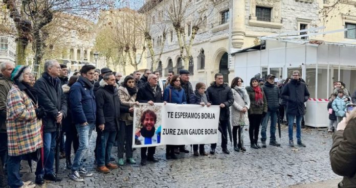 Hace un año, los familiares y amigos de Borja lo recordaron en su ciudad natal, Vitoria, España.