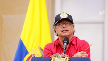 Presidente Petro destaca desmovilización de 63 disidentes de las Farc en el Catatumbo y hace llamado a los jóvenes del Eln