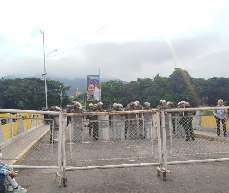 Reabren paso en la frontera entre Colombia y Venezuela, cerrada por posesión de Maduro