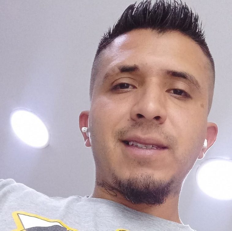 Revelan la identidad del joven que fue asesinado mientras trabajaba en Usaquén Yeisson Raúl Reyes, de 32 años, estaba trabajando en un local de la localidad de Usaquén cuando fue atacado por un sicario.