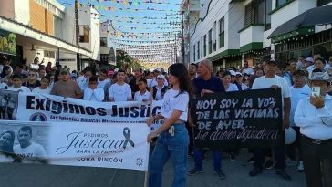 Se disparan extorsiones en Aguachica tras la masacre de familia pastoral Hasta el secretario de Gobierno de Aguachica, Isaac Olguín, ha sido blanco de intimidaciones a través de mensajes de texto y WhatsApp.