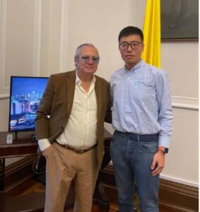 Sun Xiao: Líder en la Construcción de Proyectos de Energía Limpia y Motor de la Transformación Energética en Colombia