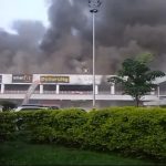 Un incendio en un restaurante de un centro comercial al sur de Cali provocó emergencia la mañana de este viernes