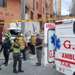 Un lesionado deja choque de furgón contra un poste en el Centro de Manizales