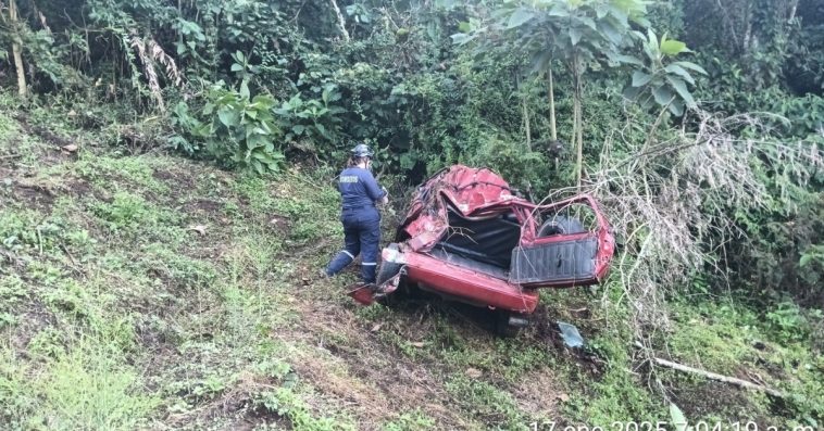 Un muerto y tres heridos deja choque de carro y volqueta en la Troncal de Occidente