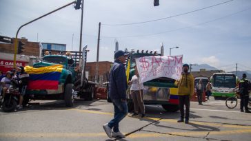 Varios gremios transportadores descartan cese de actividades este lunes festivo Por medio de un comunicado, algunos transportadores reafirmaron que no se ha fijado ninguna fecha para un paro.