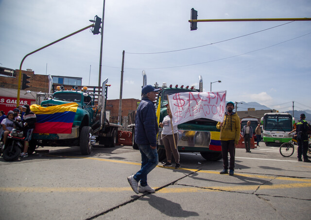 Varios gremios transportadores descartan cese de actividades este lunes festivo Por medio de un comunicado, algunos transportadores reafirmaron que no se ha fijado ninguna fecha para un paro.