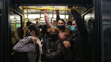 Viajar con miedo: la lucha diaria de las mujeres en el transporte público Les contamos cómo está el panorama de violencia sexual en el transporte público en Bogotá.