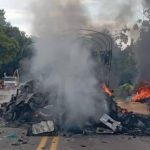 Video | Terrible accidente entre tractomulas y una camioneta en Santander; murieron dos personas calcinadas por choque