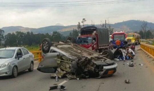 Volcamiento en la vía Mondoñedo deja tres personas heridas