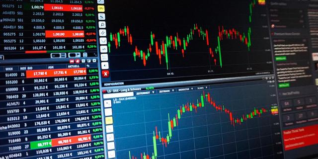 Traders hacen inversión en mercado de valores