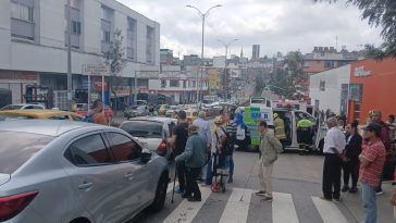 Accidente de tránsito en la avenida del Centro dejo un motociclista lesionado