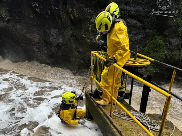 Bomberos recuperan cuerpo de mujer sin vida en el cañón del río Pasto