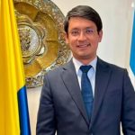 Camilo Romero renuncia a la Embajada de Colombia en Argentina y anuncia su regreso al país